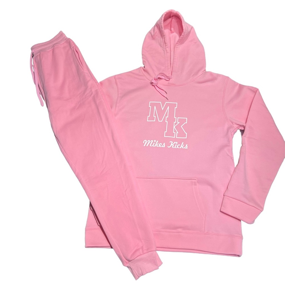 Mike’s kicks sweatsuit